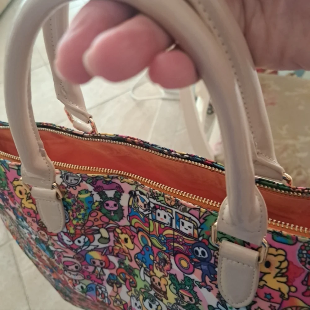 Tokidoki  Stay Groovy Carry All  Tote W Detachable  Strap Excellent - Picture 9 of 13